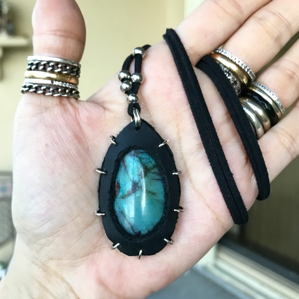 Handmade Genuine chrysocolla leather necklace - Picture 3 of 8